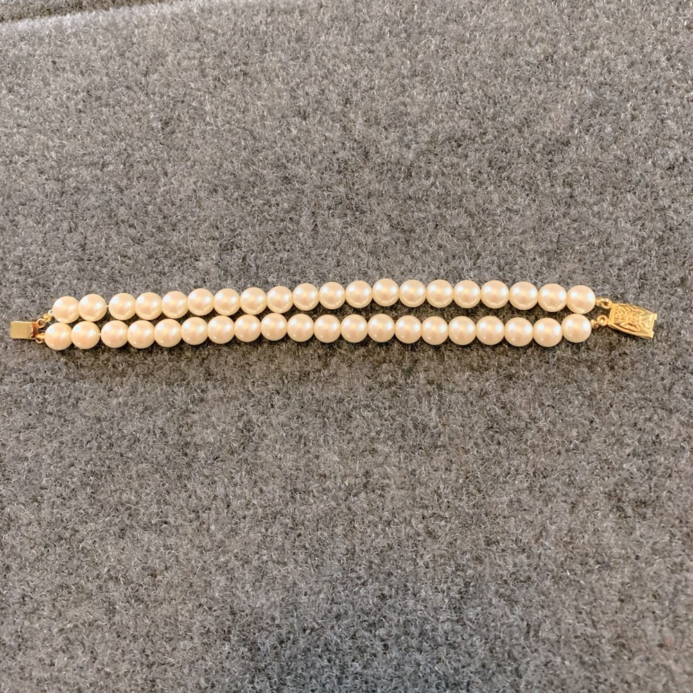 Double strand faux pearl bracelet **BOGO same or less$